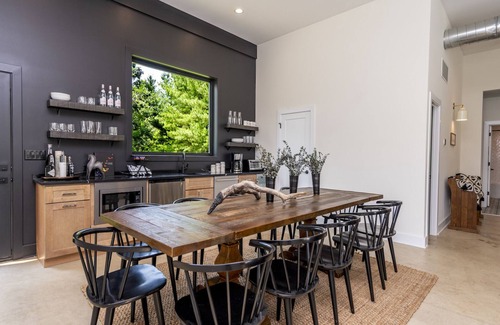 Three Oaks House | Discover The Cozy Oak: 7 Beds, Heated Pool & Family-Friendly