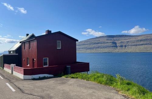 Faroe Islands House | Inviting Red House with Breathtaking Sea View for Families