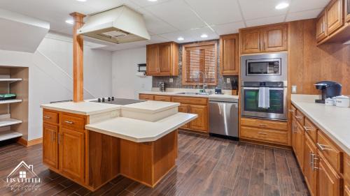Fox Valley House | Pet-Friendly Cozy Retreat with Exceptional 10/10 Guest Rating