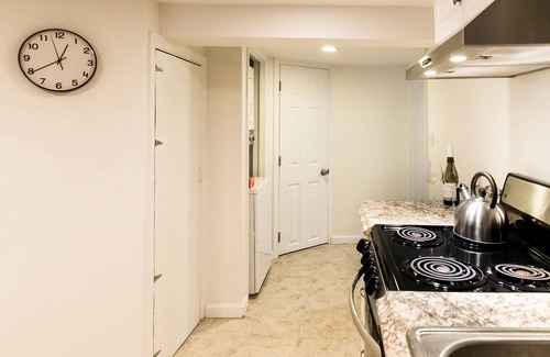 Stamford Apartment | Cozy Studio with Spa and Pet-Friendly Amenities Await