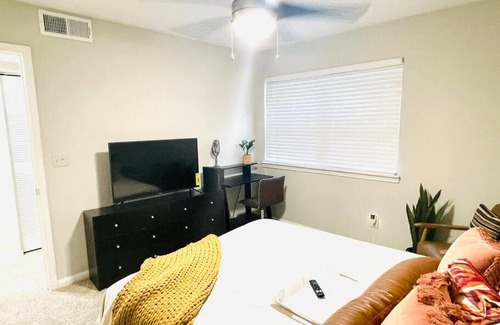 Sandy Springs Apartment | Cozy Suite Retreat: 30 Mins to Attractions with Pool