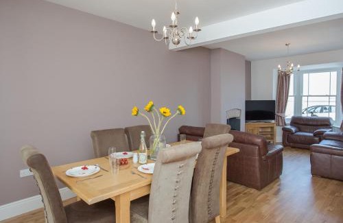 Appledore House | Explore The Crab Shell: Pet-Friendly 4-Star Oasis