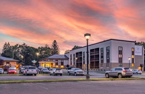 Cheat Lake Hotel | Experience The Cranberry: Pet-Friendly & Eco-Conscious Stay
