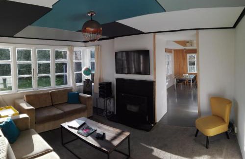 Invercargill House | Discover The Crawford's: Pet and Child-Friendly Retreat