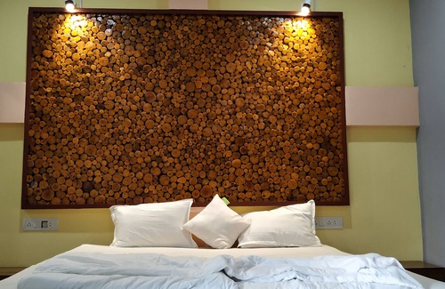 Kolkata Hotel | Discover The Creek Club: Family-Friendly with Pool & Dining