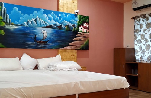 Kolkata Hotel | Discover The Creek Club: Family-Friendly with Pool & Dining