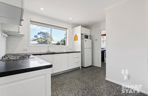 Riddells Creek House | Family-Friendly Retreat at The Creek House with Spa & Breakfast