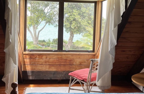 Rangiputa House | The creek in the sunny far north
