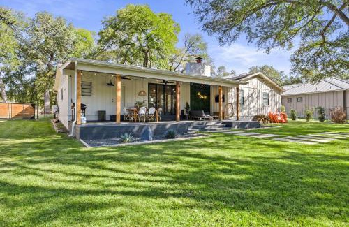 Horseshoe Bay House | Relax at The Creek Villa: Heated Pool, Spa & Boat Slip