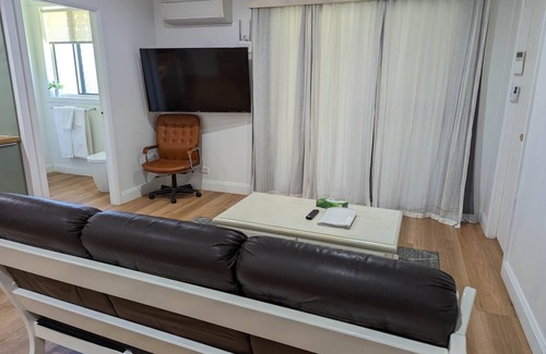 Armidale House | Top-Rated Family & Pet Friendly at The Creekland Studio