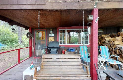 Cascade House | Pet-Friendly Retreat at The Creekside Cabin