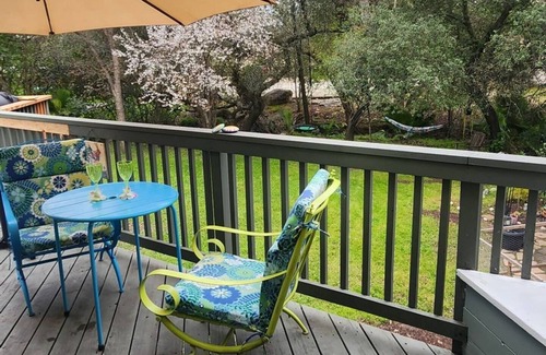 Sacramento Apartment | Tranquil Creekside Retreat with Family-Friendly Amenities