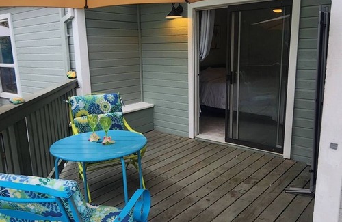 Sacramento Apartment | Tranquil Creekside Retreat with Family-Friendly Amenities