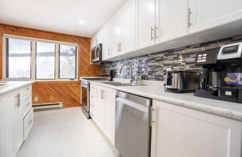 Creemore House | Explore The Creemore Retreat: A Private Natural Escape