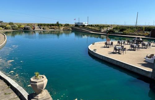 Gorleston-on-Sea House | Experience The Crescent: Oceanfront Retreat with Hot Tub