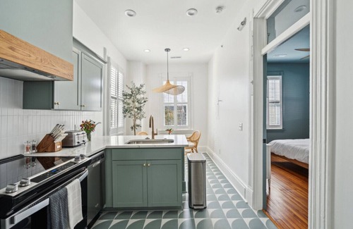 Cannonborough Elliotborough Apartment | Convenient Stay at The Crescent Moon - Walk to King