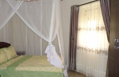 Kyesero Cabin | Cozy Stay at The Crested Crane Bwindi with Great Amenities