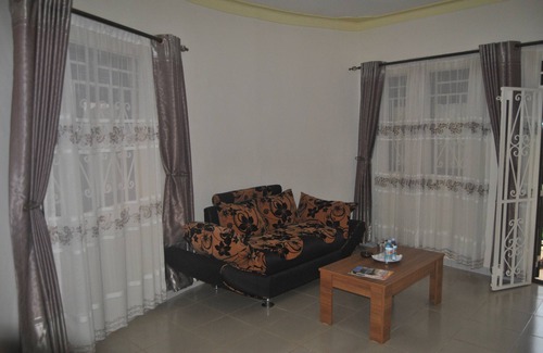 Kyesero Cabin | Cozy Stay at The Crested Crane Bwindi with Great Amenities