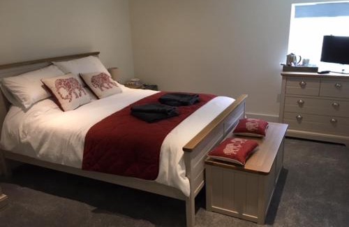 Petworth Hotel | Guest Rated 9.2: The Cricketers Arms with Family-Friendly Dining