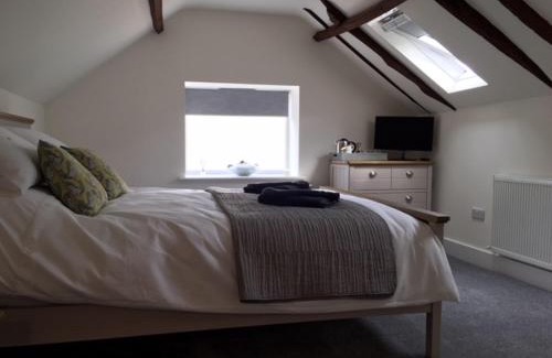 Petworth Hotel | Guest Rated 9.2: The Cricketers Arms with Family-Friendly Dining