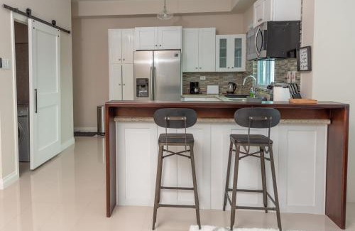 Kingston Apartment | Relax at The Crimson Apartment with Pool and Hot Tub Access