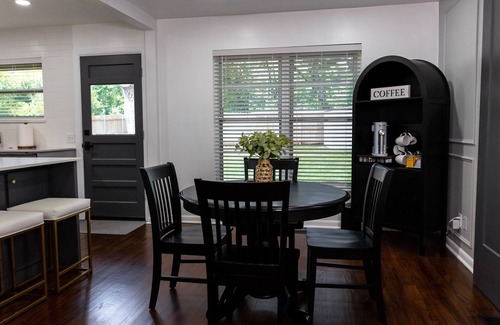 Norman House | The Crimson Rose - newly renovated! 3 bed/2 bath, walking distance to OU campus