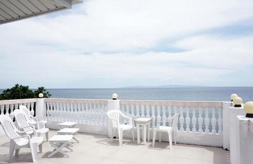 Oslob Bed & Breakfast | Discover The Cronin Residences by Cocotel for Families