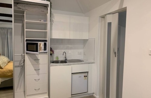 Cronulla Apartment | Pet-Friendly Cronulla Garden Studio with Oceanfront Views
