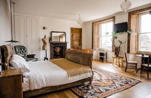 Crewkerne Hotel | Discover The Crooked Swan: Top-Rated Stay with Breakfast