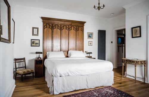 Crewkerne Hotel | Discover The Crooked Swan: Top-Rated Stay with Breakfast