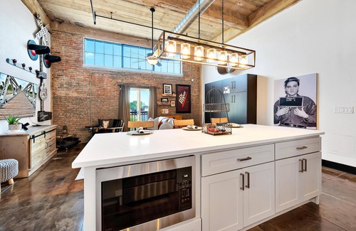 Brazos Condo | Top-Rated Retreat: The Crossing at 202 in Downtown Waco