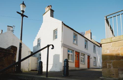 Pittenweem House | Experience Oceanfront Bliss at The Crow's Nest Hotel