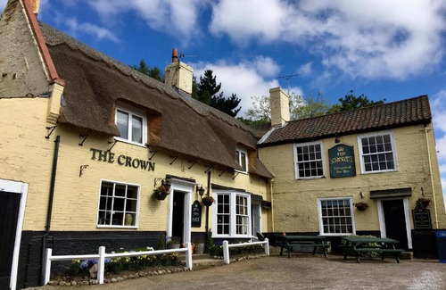 Smallburgh Bed & Breakfast | Discover The Crown Inn: Pet-Friendly with Top Reviews