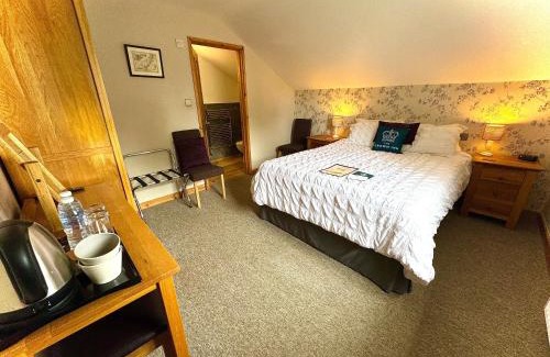 West Down Bed & Breakfast | Pet-Friendly Haven at The Crown Inn with Top Guest Ratings