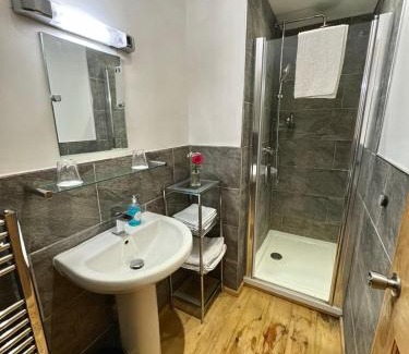 West Down Bed & Breakfast | Pet-Friendly Haven at The Crown Inn with Top Guest Ratings