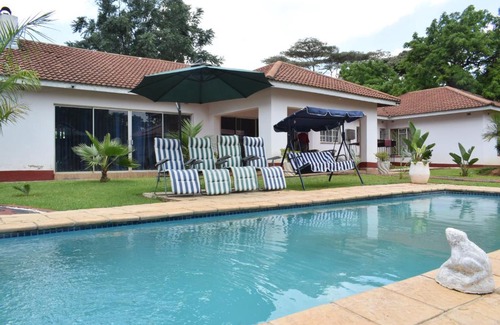 Harare House | Cozy Crown Inn Guest House with Oceanfront Amenities