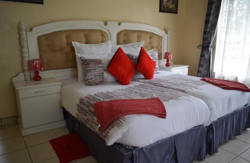 Harare House | Cozy Crown Inn Guest House with Oceanfront Amenities