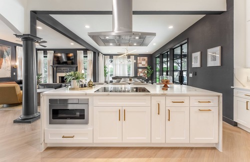 Austin House | Experience The Crown Jewel: Poolside Comfort for 40 Guests