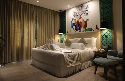 Seraikela Hotel | Discover The Cruze Premium Boutique Hotel with Pool & Dining