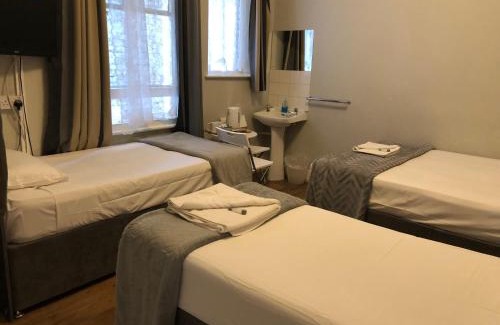 Bensham Manor Bed & Breakfast | Family-Friendly Stay at The Crystal Lodge Hotel