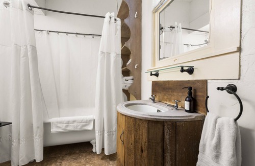 Heritage Hotel | Discover The Crystal River Inn: Spa, Restaurant & Family Fun