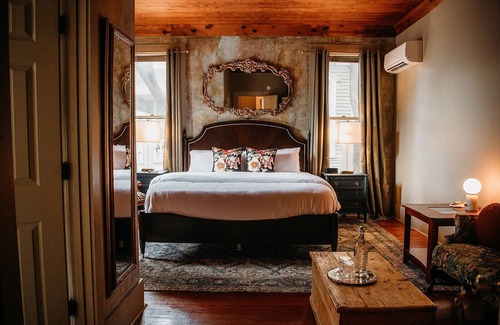 Heritage Hotel | Discover The Crystal River Inn: Spa, Restaurant & Family Fun
