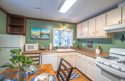 North Pole House | Pet-Friendly Getaway at The Cub Cottage in North Pole AK