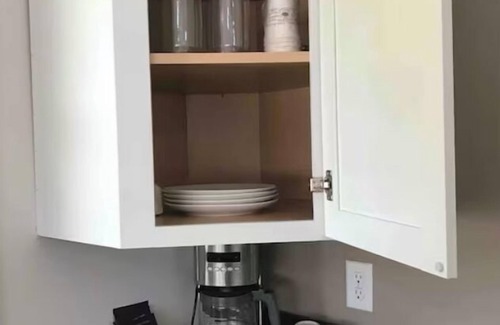 Aurora House | Cozy Cubby Hollow with Hot Tub in Aurora Village