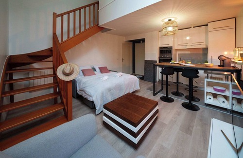 Romainville Apartment | "The Cube", beautiful duplex, parking and métro 11