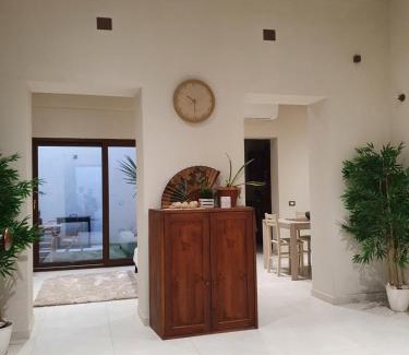 Sinnai House | Oceanfront Retreat: The Cube Best Vacation Ever Awaits