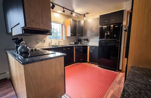 Rossville House | Relax at The Cube: Hot Tub, Deck & 15 Acres of Serenity