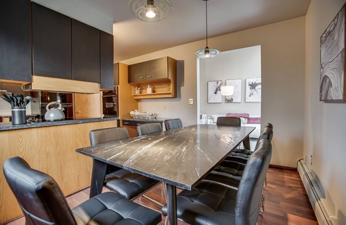 Rossville House | Relax at The Cube: Hot Tub, Deck & 15 Acres of Serenity