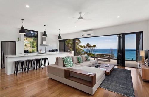 Separation Creek House | Remarkable The Cube: Architectural Marvel with Pool & Breakfast
