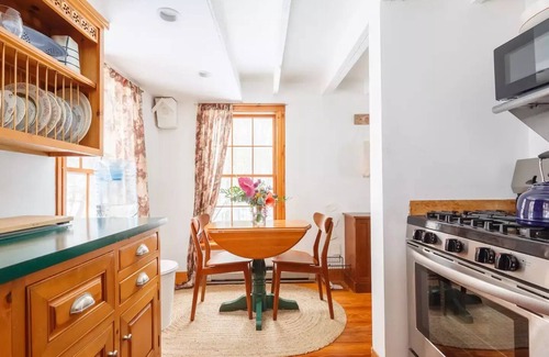 Shady Cottage | Unforgettable Stay at The CubHouse - Pet Friendly & Kitchen